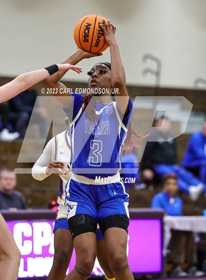 Thumbnail 3 in Clarksville Academy vs. Auburn photogallery.
