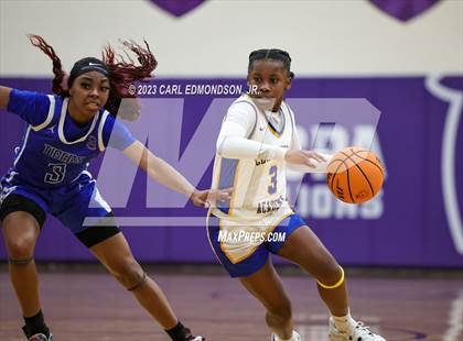 Thumbnail 2 in Clarksville Academy vs. Auburn photogallery.