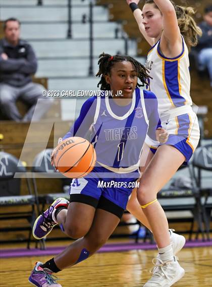 Thumbnail 3 in Clarksville Academy vs. Auburn photogallery.