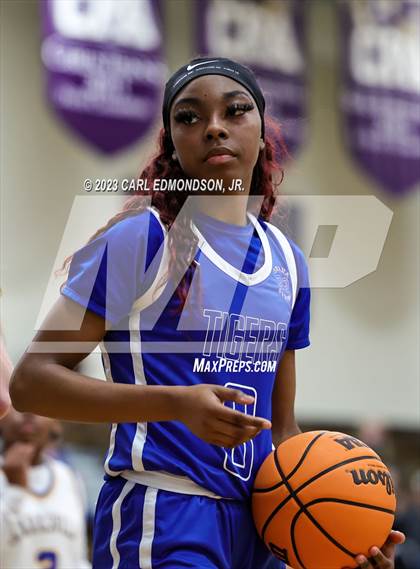 Thumbnail 2 in Clarksville Academy vs. Auburn photogallery.