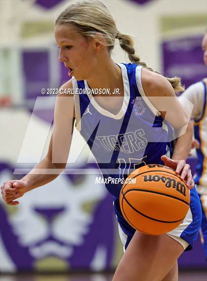 Thumbnail 2 in Clarksville Academy vs. Auburn photogallery.