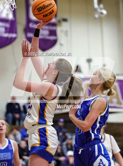 Thumbnail 3 in Clarksville Academy vs. Auburn photogallery.
