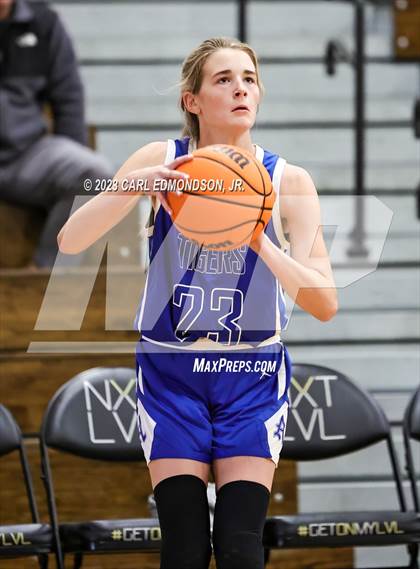 Thumbnail 3 in Clarksville Academy vs. Auburn photogallery.