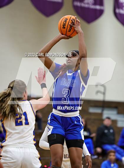 Thumbnail 1 in Clarksville Academy vs. Auburn photogallery.