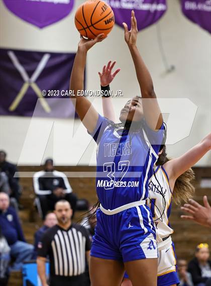 Thumbnail 2 in Clarksville Academy vs. Auburn photogallery.