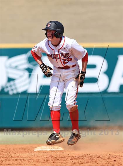 Thumbnail 3 in Harvard-Westlake vs. Mater Dei (National High School Invitational Championship) photogallery.
