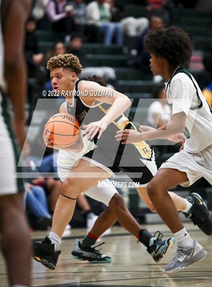 Thumbnail 2 in Edison vs. Hoover (Hoover Holiday Invitational Tournament) photogallery.