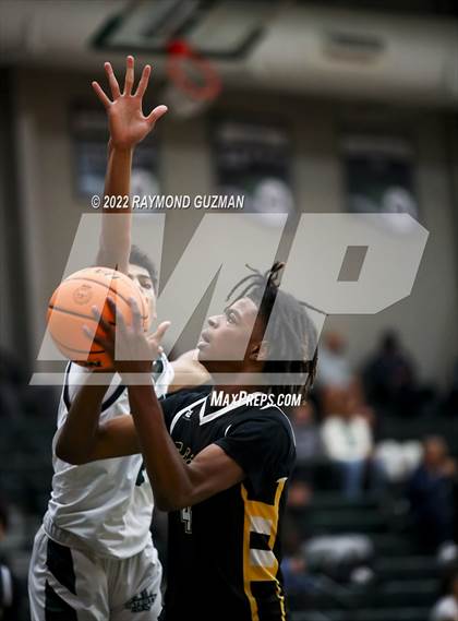 Thumbnail 3 in Edison vs. Hoover (Hoover Holiday Invitational Tournament) photogallery.