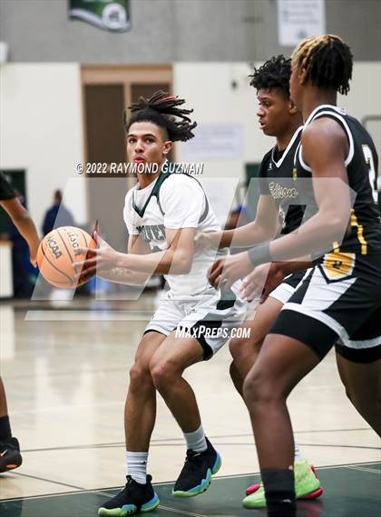 Thumbnail 2 in Edison vs. Hoover (Hoover Holiday Invitational Tournament) photogallery.