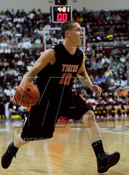 Thumbnail 1 in Holy Cross vs. Beaver Falls (PIAA Class AA Final) photogallery.