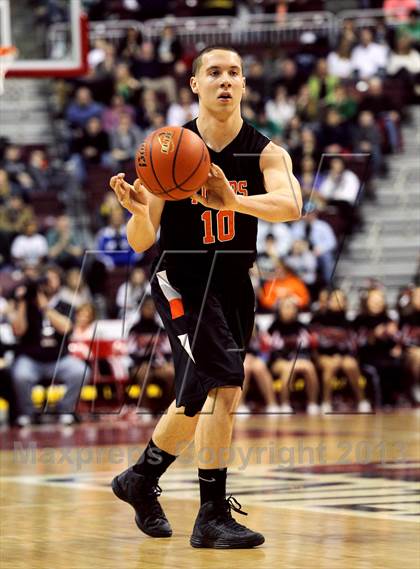 Thumbnail 3 in Holy Cross vs. Beaver Falls (PIAA Class AA Final) photogallery.