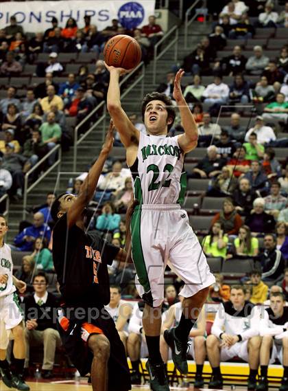 Thumbnail 3 in Holy Cross vs. Beaver Falls (PIAA Class AA Final) photogallery.