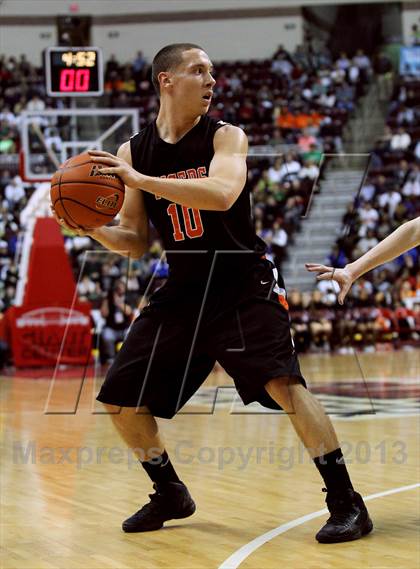 Thumbnail 3 in Holy Cross vs. Beaver Falls (PIAA Class AA Final) photogallery.