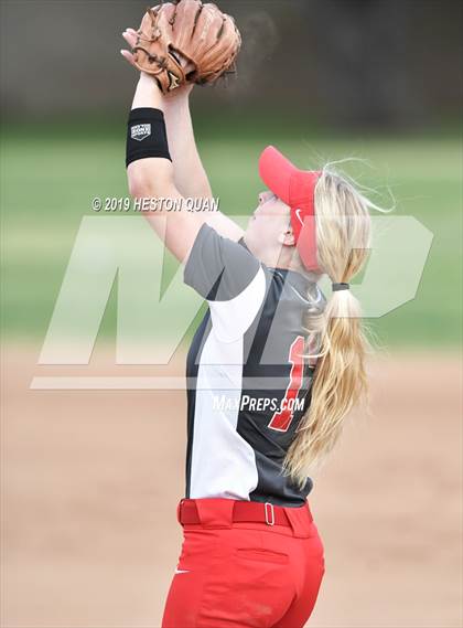 Thumbnail 3 in Mountain View vs. Mater Dei (Michelle Carew Classic) photogallery.