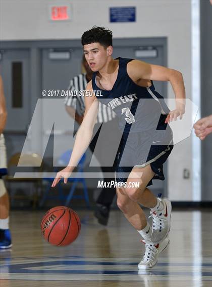 Thumbnail 1 in Clovis East vs. Davis (Les Curry Invitational) photogallery.