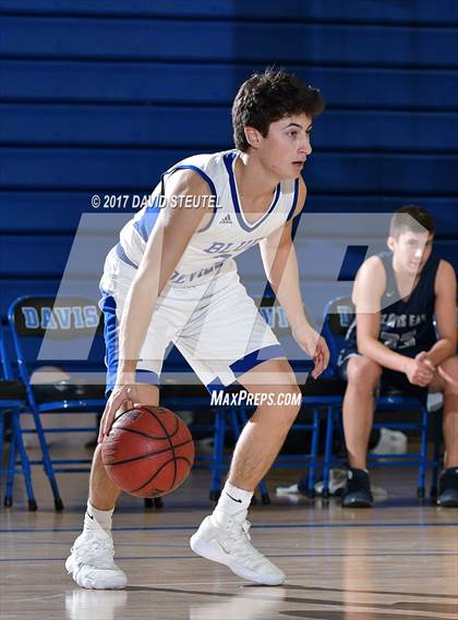 Thumbnail 1 in Clovis East vs. Davis (Les Curry Invitational) photogallery.