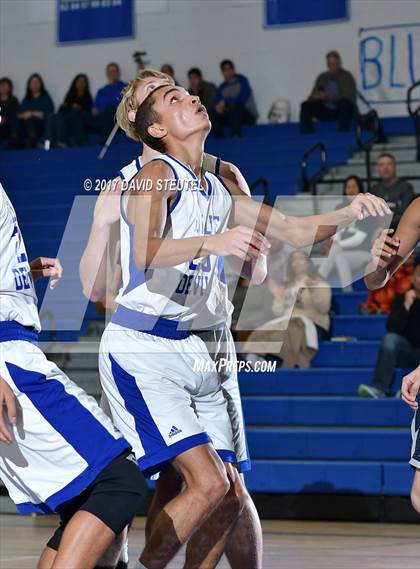 Thumbnail 1 in Clovis East vs. Davis (Les Curry Invitational) photogallery.