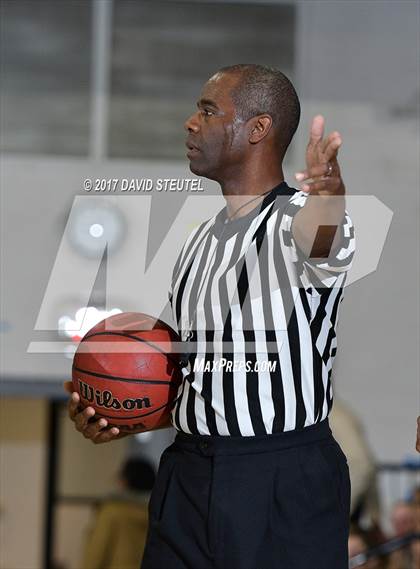 Thumbnail 2 in Clovis East vs. Davis (Les Curry Invitational) photogallery.