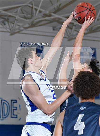 Thumbnail 3 in Clovis East vs. Davis (Les Curry Invitational) photogallery.