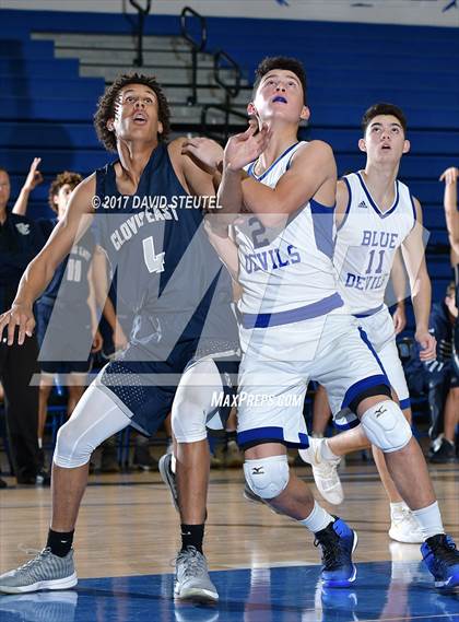 Thumbnail 2 in Clovis East vs. Davis (Les Curry Invitational) photogallery.