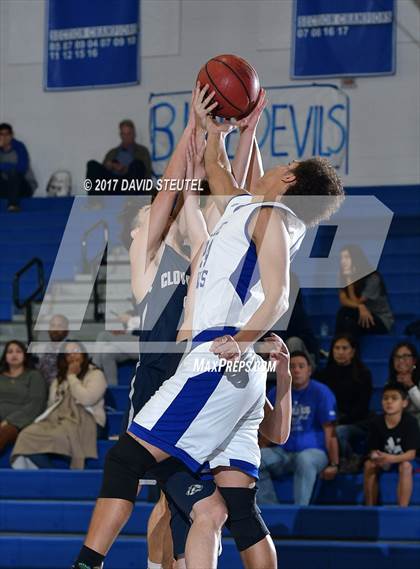 Thumbnail 2 in Clovis East vs. Davis (Les Curry Invitational) photogallery.