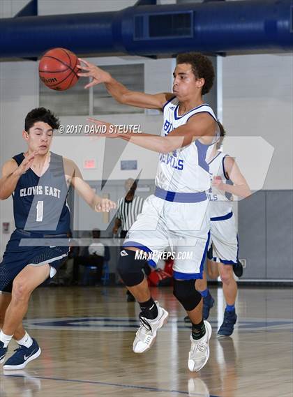 Thumbnail 1 in Clovis East vs. Davis (Les Curry Invitational) photogallery.