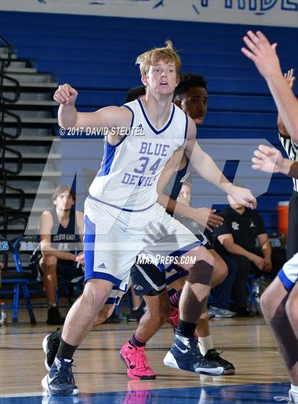 Thumbnail 2 in Clovis East vs. Davis (Les Curry Invitational) photogallery.