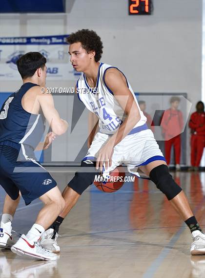 Thumbnail 3 in Clovis East vs. Davis (Les Curry Invitational) photogallery.