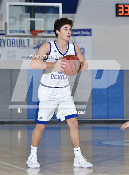 Thumbnail 1 in Clovis East vs. Davis (Les Curry Invitational) photogallery.