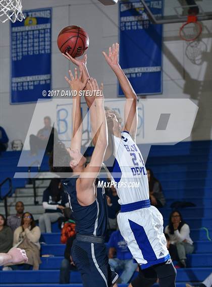 Thumbnail 1 in Clovis East vs. Davis (Les Curry Invitational) photogallery.
