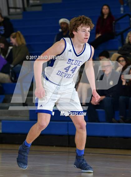 Thumbnail 2 in Clovis East vs. Davis (Les Curry Invitational) photogallery.