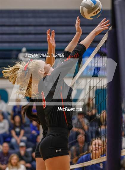 Thumbnail 1 in Kimberly vs Sugar Salem (3A State Tournament) photogallery.