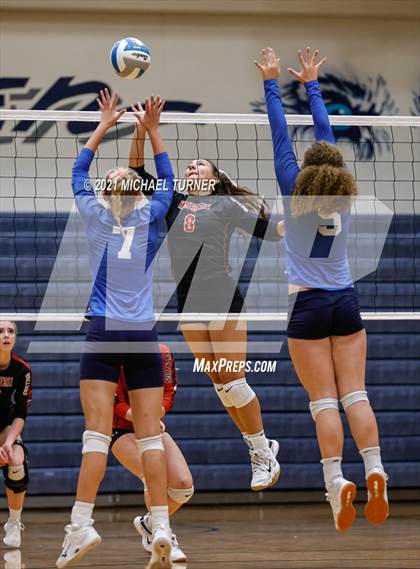 Thumbnail 2 in Kimberly vs Sugar Salem (3A State Tournament) photogallery.