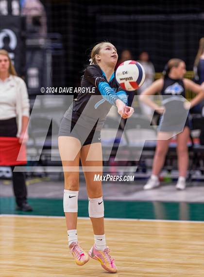 Thumbnail 3 in Green Canyon vs. Sky View (UHSAA 4A Second Round) photogallery.