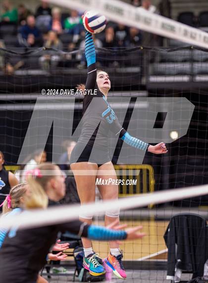 Thumbnail 2 in Green Canyon vs. Sky View (UHSAA 4A Second Round) photogallery.