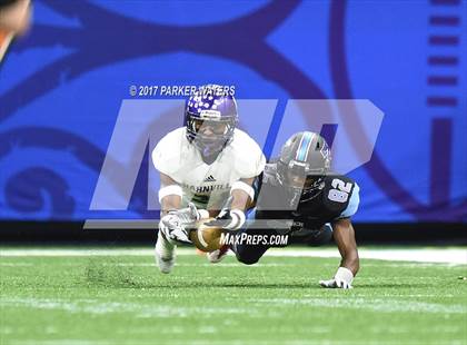 Thumbnail 3 in Hahnville vs. Zachary (LHSAA 5A Final) photogallery.