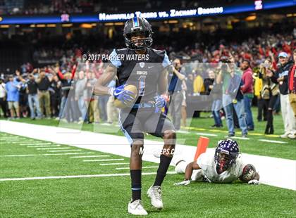 Thumbnail 1 in Hahnville vs. Zachary (LHSAA 5A Final) photogallery.