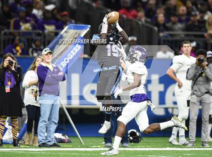 Thumbnail 3 in Hahnville vs. Zachary (LHSAA 5A Final) photogallery.