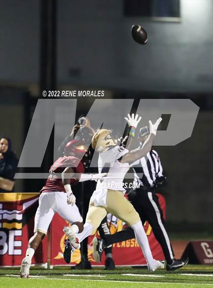 Thumbnail 2 in Mater Dei Catholic vs Downey (CIF SS D2-AA Regional Final) photogallery.
