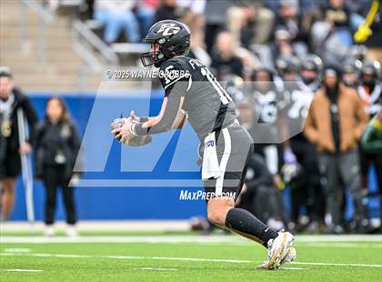 Thumbnail 2 in Carthage vs. Pleasant Grove (UIL 4A D2 Football Region Semifinal) photogallery.