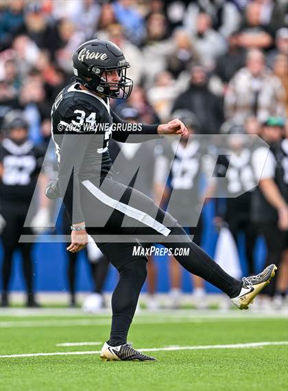 Thumbnail 3 in Carthage vs. Pleasant Grove (UIL 4A D2 Football Region Semifinal) photogallery.