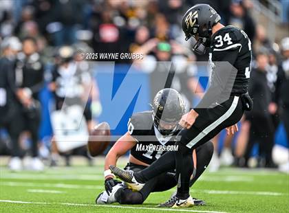 Thumbnail 3 in Carthage vs. Pleasant Grove (UIL 4A D2 Football Region Semifinal) photogallery.