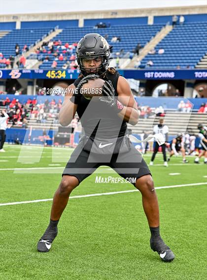 Thumbnail 1 in Carthage vs. Pleasant Grove (UIL 4A D2 Football Region Semifinal) photogallery.