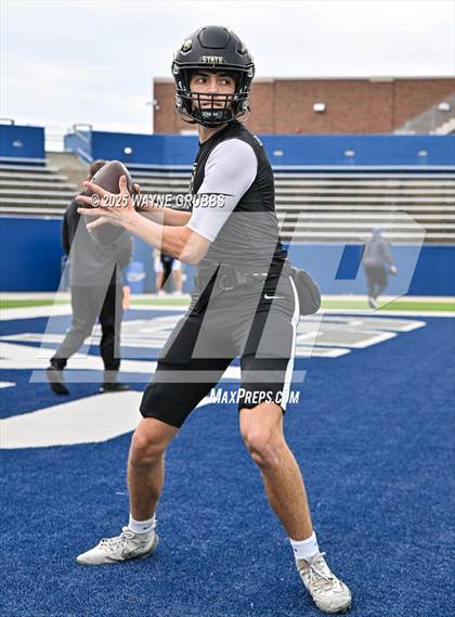 Thumbnail 2 in Carthage vs. Pleasant Grove (UIL 4A D2 Football Region Semifinal) photogallery.