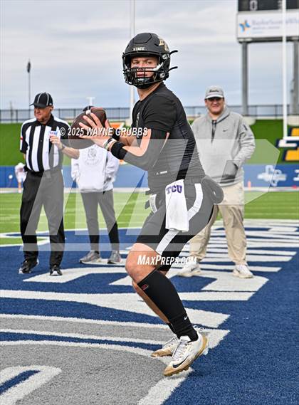 Thumbnail 1 in Carthage vs. Pleasant Grove (UIL 4A D2 Football Region Semifinal) photogallery.