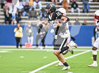 Thumbnail 2 in Carthage vs. Pleasant Grove (UIL 4A D2 Football Region Semifinal) photogallery.