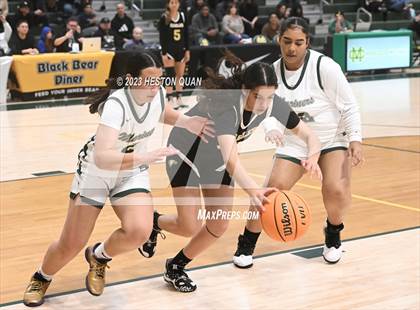 Thumbnail 3 in St. Monica vs. Oak Park (CIF-SS D5A Final) photogallery.