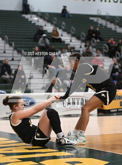 Thumbnail 3 in St. Monica vs. Oak Park (CIF-SS D5A Final) photogallery.