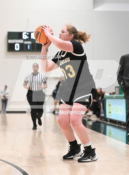 Thumbnail 3 in St. Monica vs. Oak Park (CIF-SS D5A Final) photogallery.