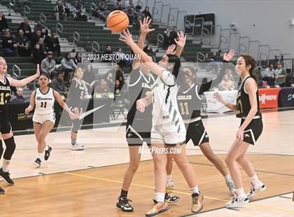 Thumbnail 3 in St. Monica vs. Oak Park (CIF-SS D5A Final) photogallery.